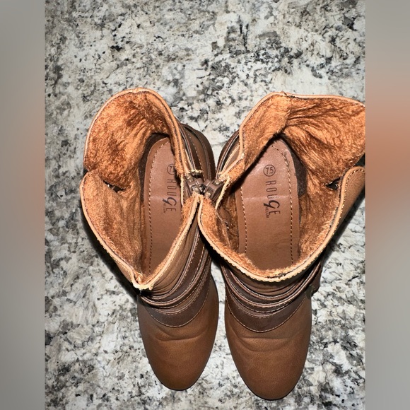 Rogue Helium Ankle Boots/Booties (women’s 7.5) - Picture 3 of 3